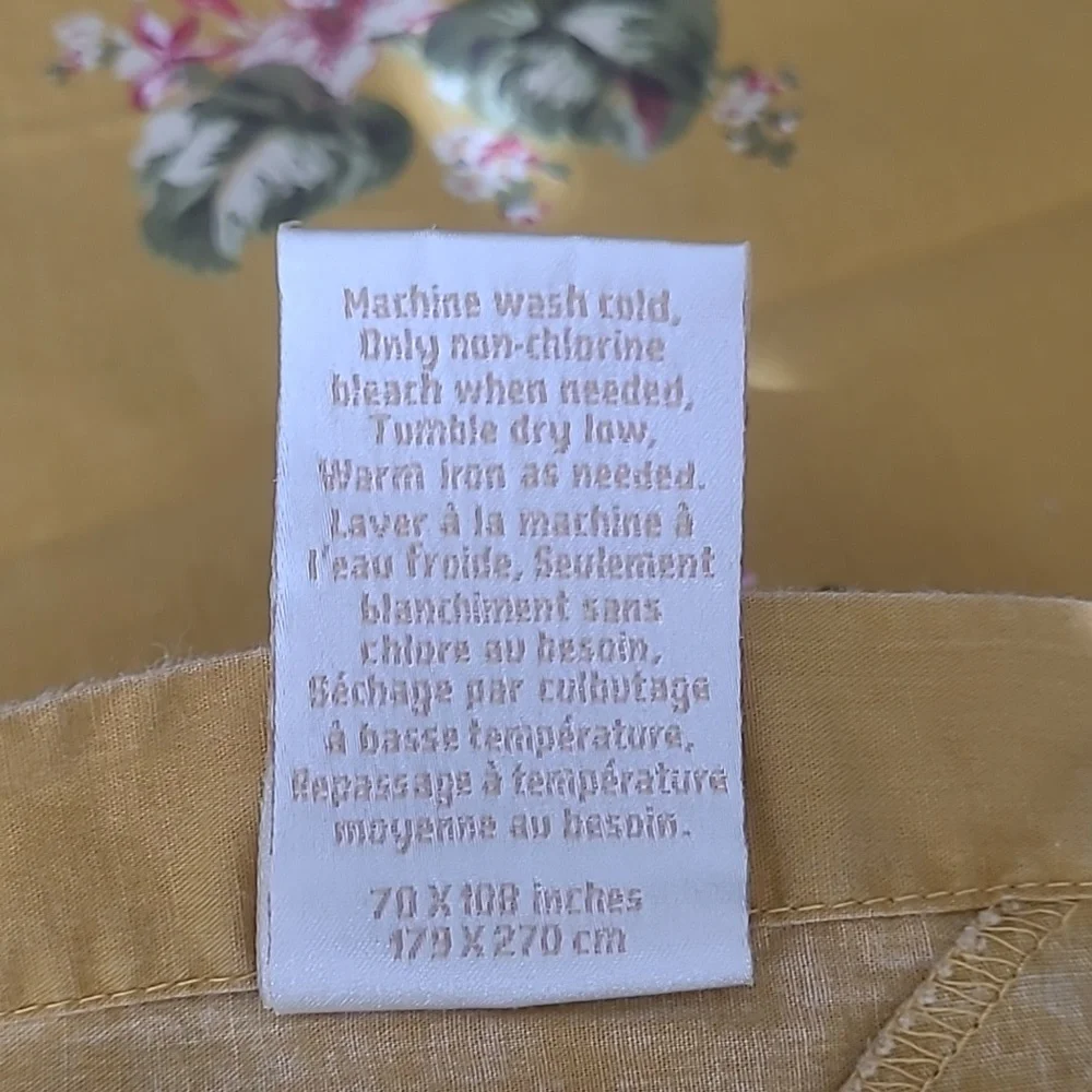Williams Sonoma Tablecloth 70x108
